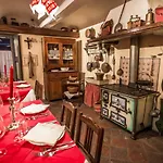 Отель Ristorante Garibaldi Cisterna d'Asti