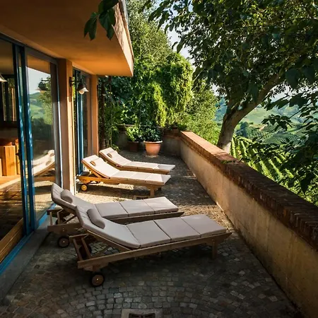 Hotel Ristorante Garibaldi Cisterna dʼAsti