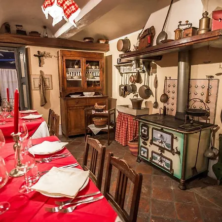 מלון Ristorante Garibaldi Cisterna dʼAsti