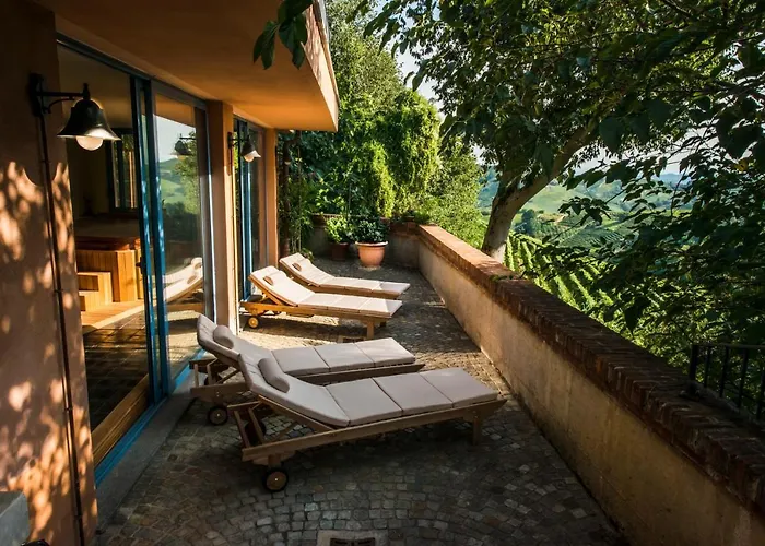 Hotel Ristorante Garibaldi Cisterna dʼAsti