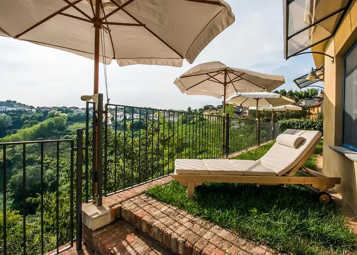 Hotel Ristorante Garibaldi Cisterna dʼAsti
