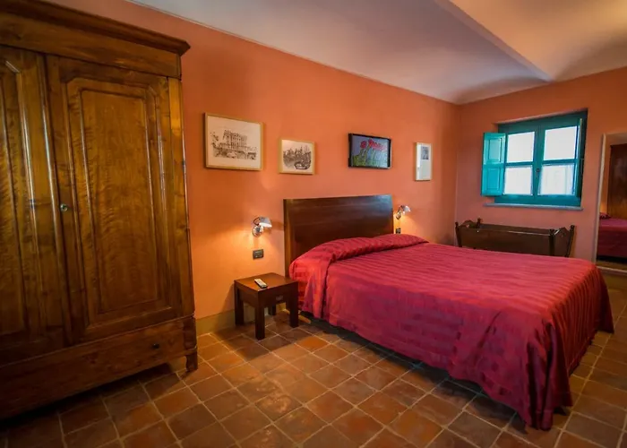 Hotel Ristorante Garibaldi Cisterna dʼAsti